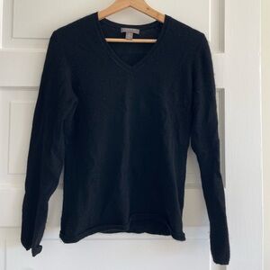 Classic Black V-Neck Sweater 100% Cashmere